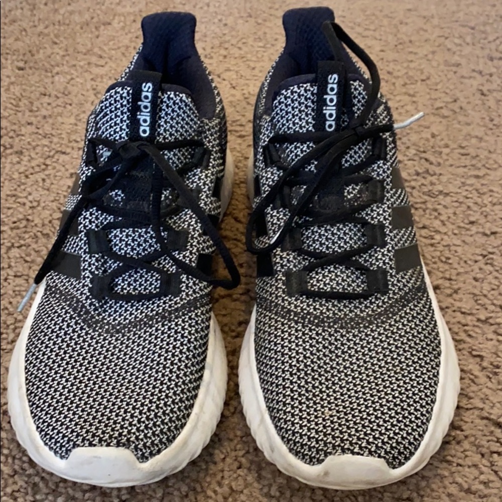 Athletic shoes